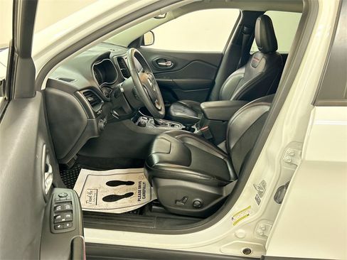 Certified 2022 Jeep Cherokee Trailhawk image 9