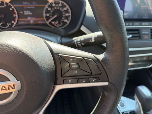 Used 2022 Nissan Altima 2.5 SV FWD image 17