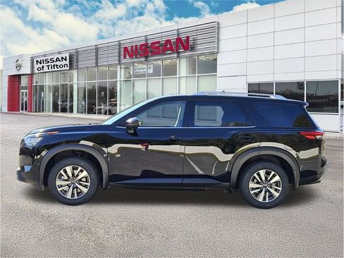 New 2025 Nissan Pathfinder SL w/ Black Appearance Package image 4