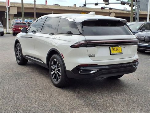 New 2025 Lincoln Nautilus Premier image 4