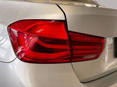 Used 2018 BMW 320i Sedan w/ Convenience Package RWD image 26