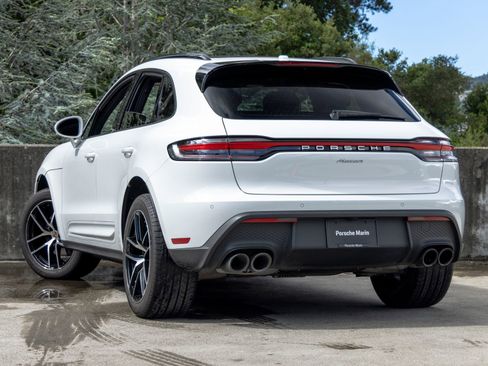 Certified 2025 Porsche Macan AWD/4WD image 3