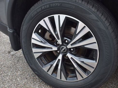 Used 2023 Nissan Rogue SV w/ SV Premium B Package FWD image 13