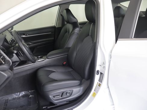 Used 2024 Toyota Camry SE w/ Cold Weather Package FWD image 7
