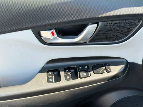 Used 2023 Hyundai Kona Limited FWD image 18
