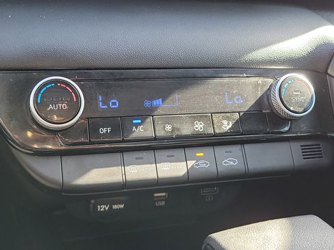 Used 2023 Hyundai Elantra SEL FWD image 26