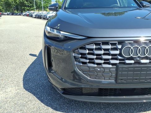 Used 2025 Audi Q5 Premium w/ Premium Plus AWD/4WD image 3