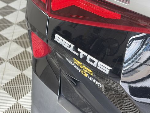 Used 2023 Kia Seltos LX AWD/4WD image 15