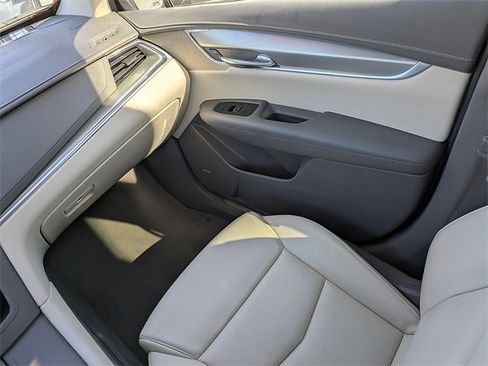 Used 2018 Cadillac XT5 Luxury image 15