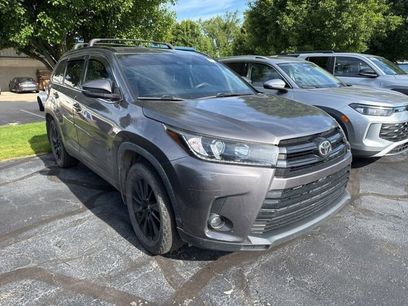 Used 2019 Toyota Highlander SE