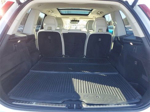 Used 2017 Volvo XC90 T5 Momentum w/ Vision Package image 8