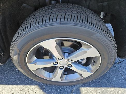 Used 2025 Jeep Grand Cherokee L Limited image 14