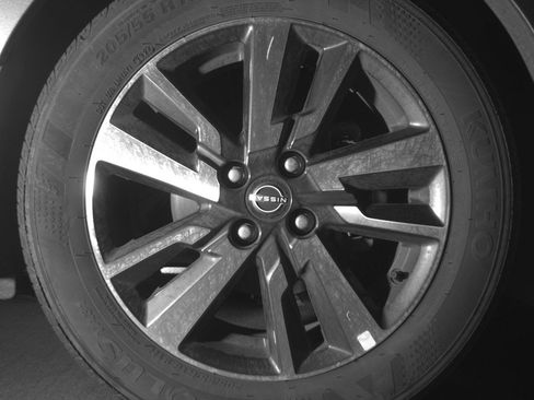 Used 2025 Nissan Versa SV image 13