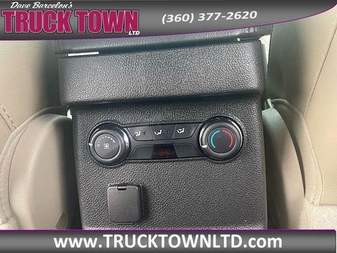 Used 2014 Ford Explorer XLT w/ Equipment Group 202A AWD/4WD image 16
