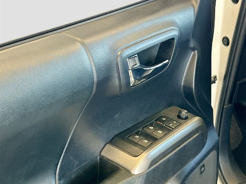Used 2020 Toyota Tacoma Limited image 18
