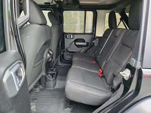 Used 2019 Jeep Wrangler Unlimited Sport S AWD/4WD image 36