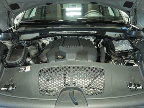 New 2025 Porsche Macan image 30