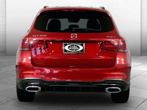 Used 2021 Mercedes-Benz GLC 300 4MATIC image 3