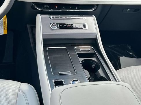 New 2027 Lincoln Aviator AWD image 17
