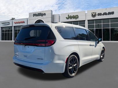 New 2026 Chrysler Pacifica Limited w/ S Appearance Package