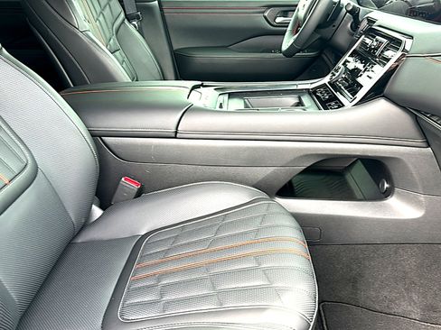 Used 2025 Nissan Armada PRO-4X image 24