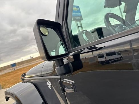 Used 2017 Jeep Wrangler Unlimited Sahara w/ Connectivity Group image 29