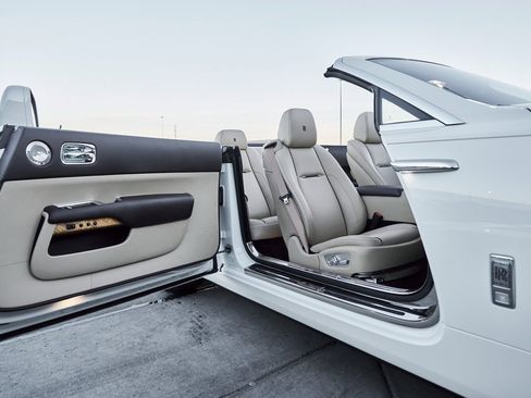 Used 2017 Rolls-Royce Dawn image 24