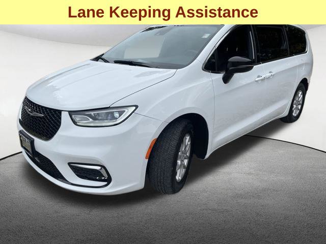 Used 2026 Chrysler Pacifica Select FWD image 5