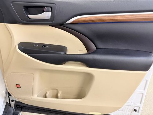 Used 2019 Toyota Highlander Limited FWD image 38