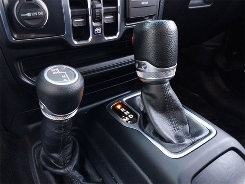 Used 2021 Jeep Gladiator Willys image 18