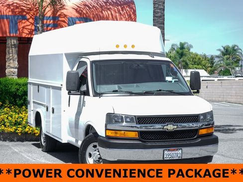 Used 2022 Chevrolet Express 3500 w/ Power Convenience Package RWD image 2