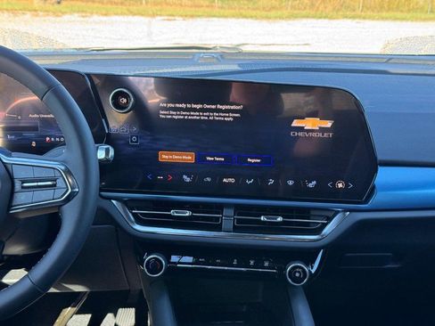 New 2026 Chevrolet Equinox EV LT image 8