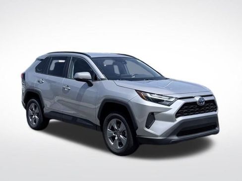 Used 2022 Toyota RAV4 XLE w/ XLE Grade Weather Package AWD/4WD image 4