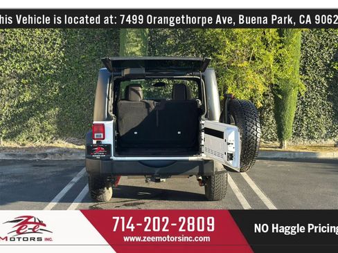 Used 2016 Jeep Wrangler Rubicon w/ Power Convenience Group AWD/4WD image 16