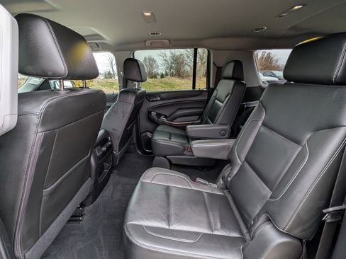 Used 2020 Chevrolet Suburban LT w/ Luxury Package image 27