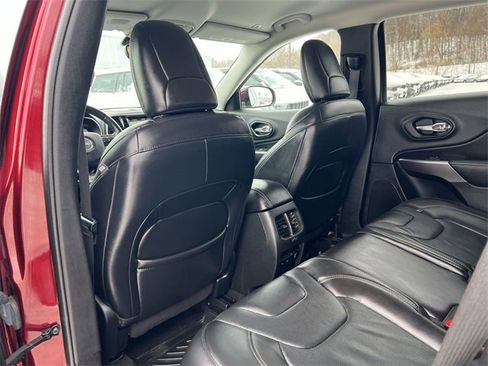 Used 2019 Jeep Cherokee Limited image 16