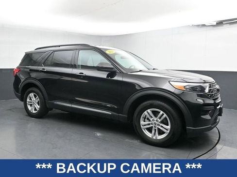 Used 2023 Ford Explorer XLT image 3
