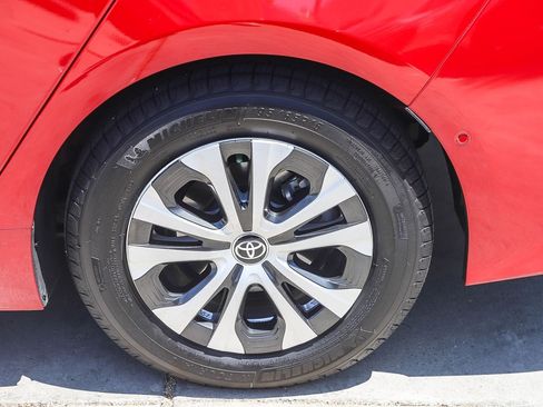 Certified 2022 Toyota Prius Prime Limited FWD image 11