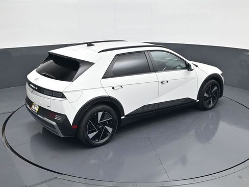 New 2025 Hyundai Ioniq 5 SEL image 17