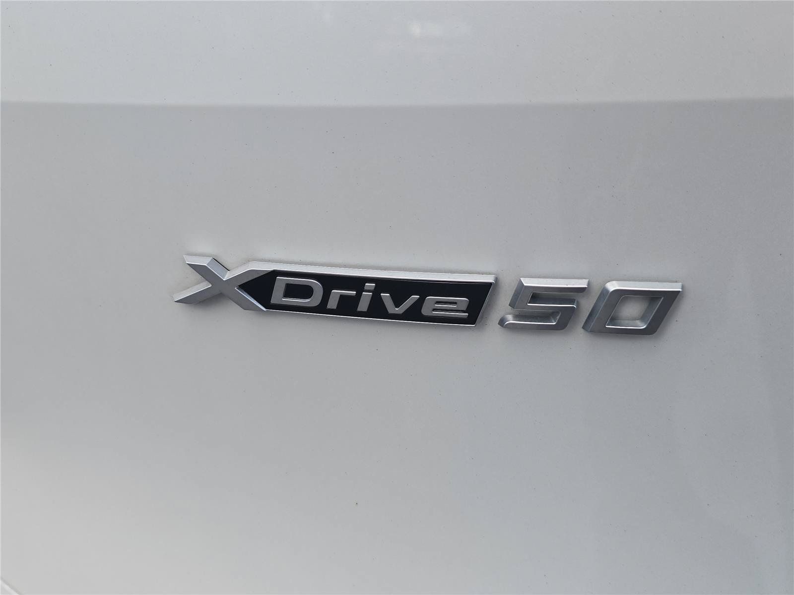 Used 2023 BMW iX xDrive50 w/ Sport Package AWD/4WD image 5