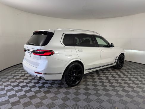 Used 2025 BMW X7 xDrive40i AWD/4WD image 9