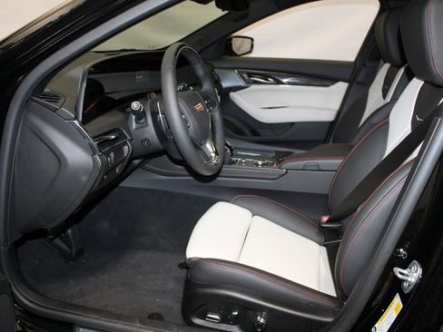 Used 2025 Cadillac CT5 V w/ Technology Package image 7