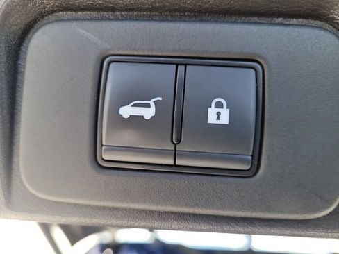 Used 2025 Nissan Rogue SV AWD/4WD image 11