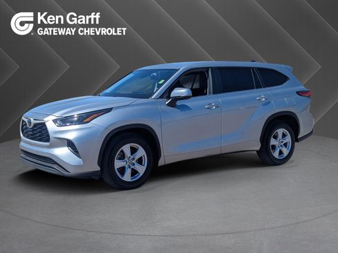 Used 2023 Toyota Highlander L FWD image 1