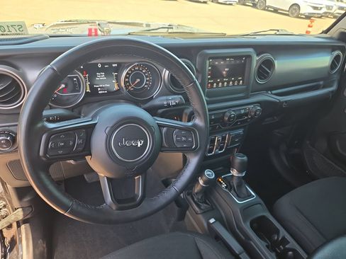 Used 2021 Jeep Gladiator Sport AWD/4WD image 15