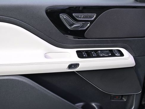 New 2026 Lincoln Aviator AWD w/ Jet Appearance Package image 23