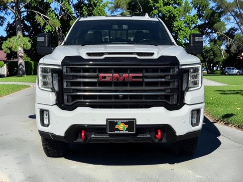 Used 2022 GMC Sierra 2500 AT4 w/ AT4 Preferred Package AWD/4WD image 2
