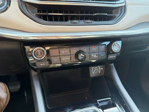 Used 2023 Jeep Compass Limited AWD/4WD image 19