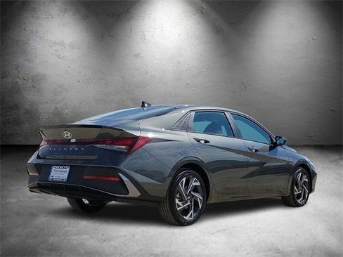 New 2025 Hyundai Elantra SEL FWD image 3