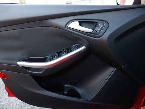 Used 2017 Ford Focus ST image 45